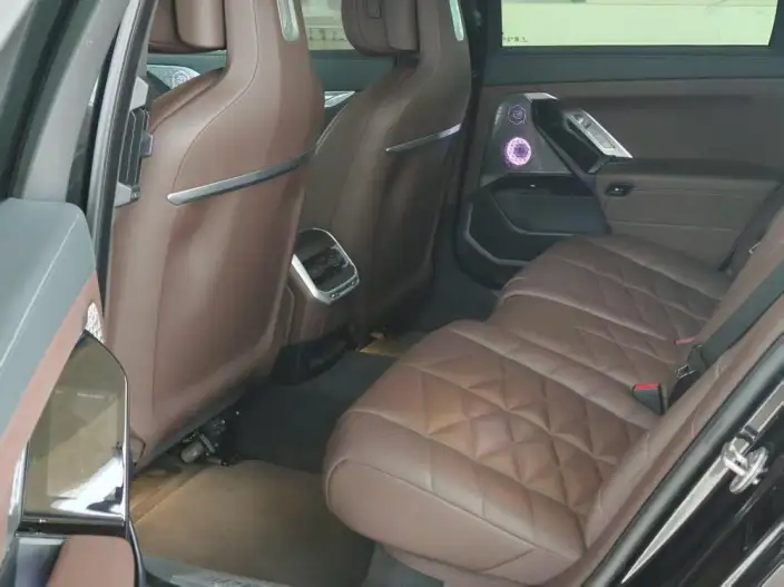 BMW i7 2023 Model eDrive50L Leading Model M Sports Set – фото 9