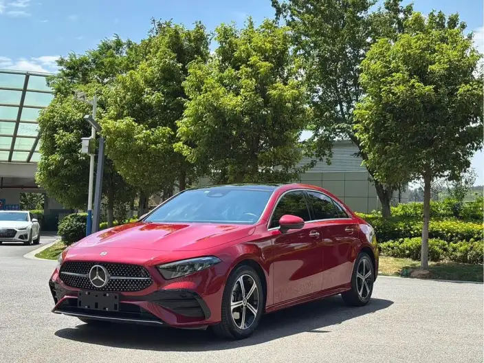 Mercedes-Benz A-class 2024 Model Facelift A 200 L Fashion Edition – фото 1