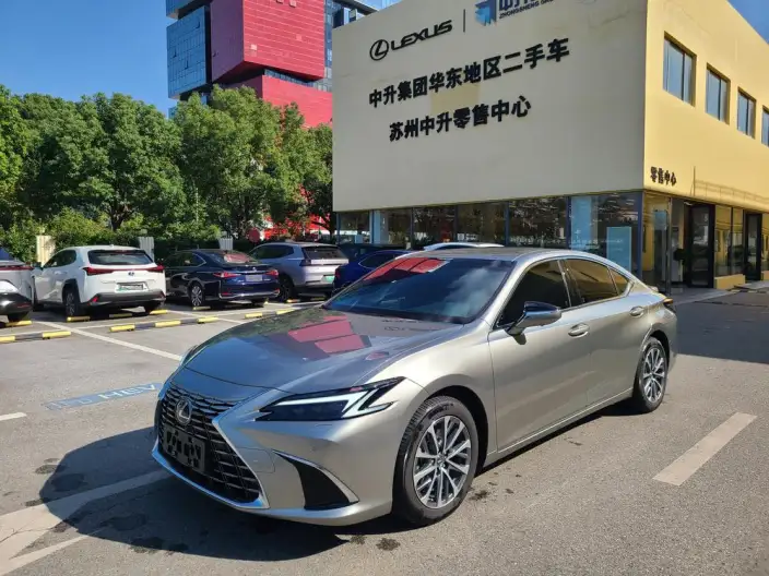 Lexus ES 2025 Model 300h Premium