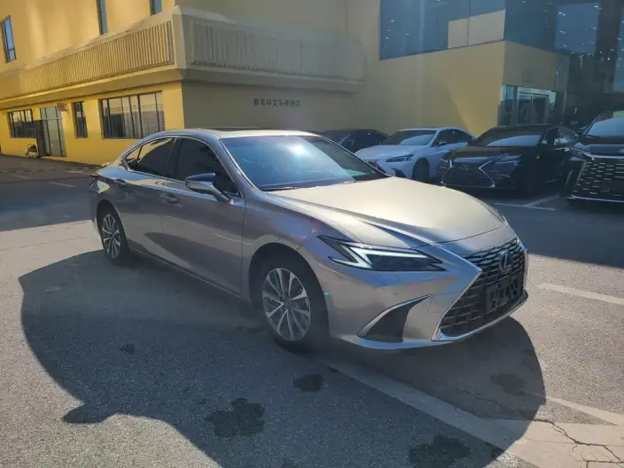 Lexus ES 2025 Model 300h Premium