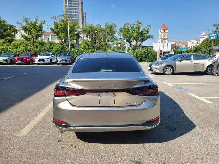 Lexus ES 2025 Model 300h Premium – фото 5