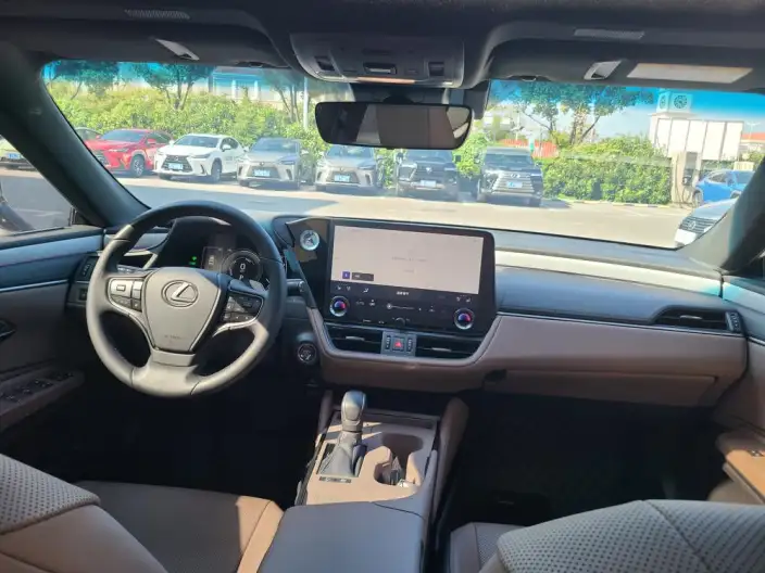 Lexus ES 2025 Model 300h Premium – фото 8