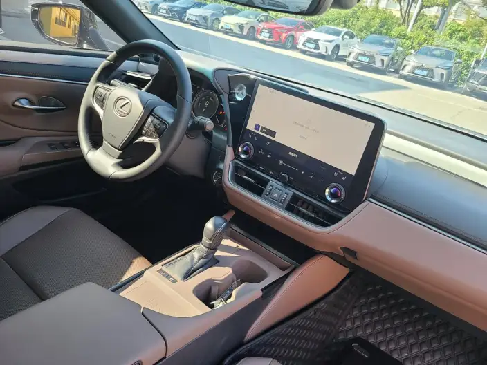 Lexus ES 2025 Model 300h Premium – фото 10