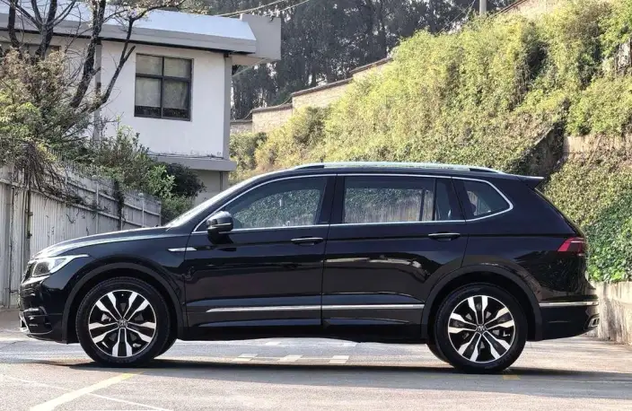 Volkswagen Tiguan L 2022 Model 330TSI Automatic 2WD R-Line Enjoy the version more – фото 3