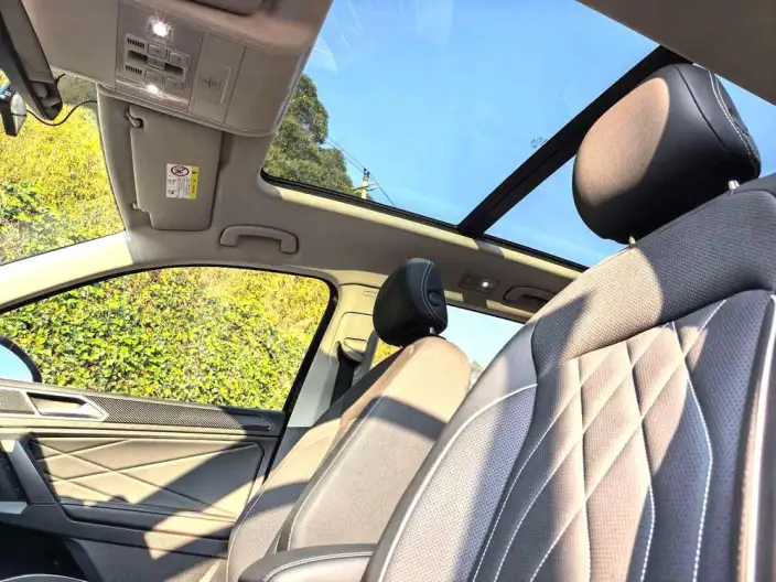 Volkswagen Tiguan L 2022 Model 330TSI Automatic 2WD R-Line Enjoy the version more – фото 6