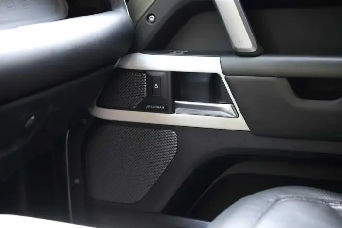 Land Rover Defender 2023 Model Facelift 110 P400 X-Dynamic HSE – фото 8