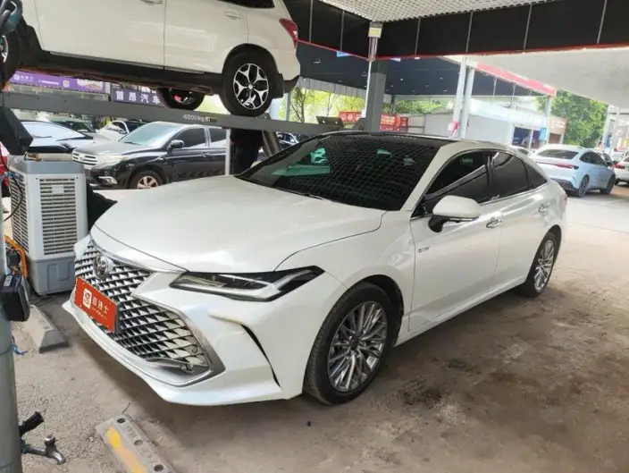 Toyota Avalon 2024 Model Intelligent Hybrid 2.5L E-CVT XLE Premium Edition
