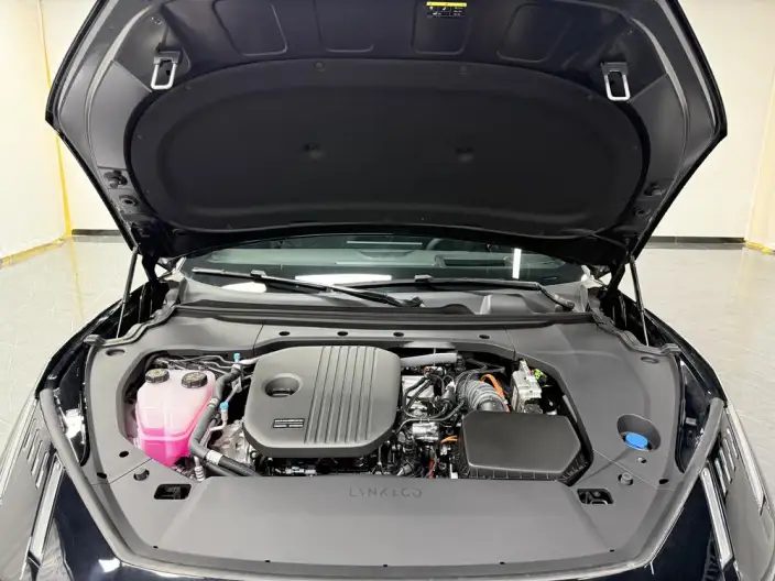 Lynk & Co 10 EM-P 2025 Model 120 4WD Ultra H5 – фото 10
