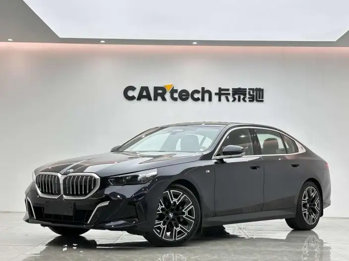 BMW 5 Series 2024 Model 530Li Exclusive Model M Sports Set – фото 1