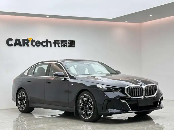 BMW 5 Series 2024 Model 530Li Exclusive Model M Sports Set – фото 3