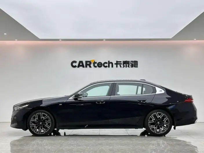 BMW 5 Series 2024 Model 530Li Exclusive Model M Sports Set – фото 4