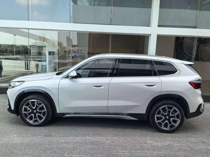 BMW X1 2026 Model sDrive25Li X Design Set – фото 3