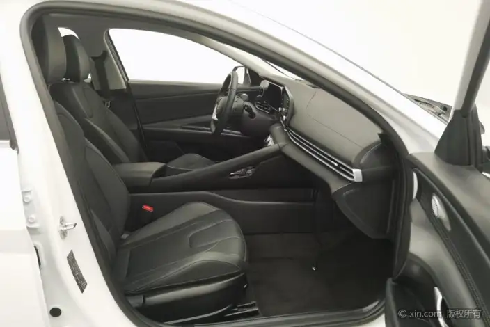 Hyundai Ioniq 2023 Model 1.5L CVT GLX Elite Edition – фото 9