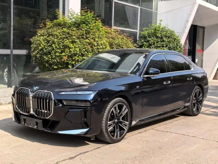 BMW i7 2023 Model eDrive50L Exclusive Model M Sports Set – фото 1
