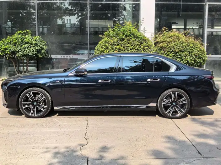 BMW i7 2023 Model eDrive50L Exclusive Model M Sports Set – фото 2