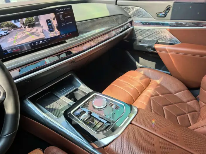 BMW i7 2023 Model eDrive50L Exclusive Model M Sports Set – фото 4