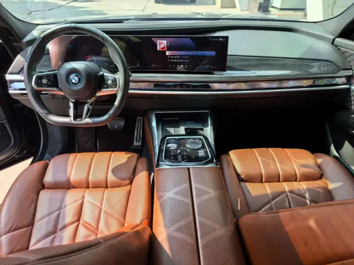 BMW i7 2023 Model eDrive50L Exclusive Model M Sports Set – фото 6