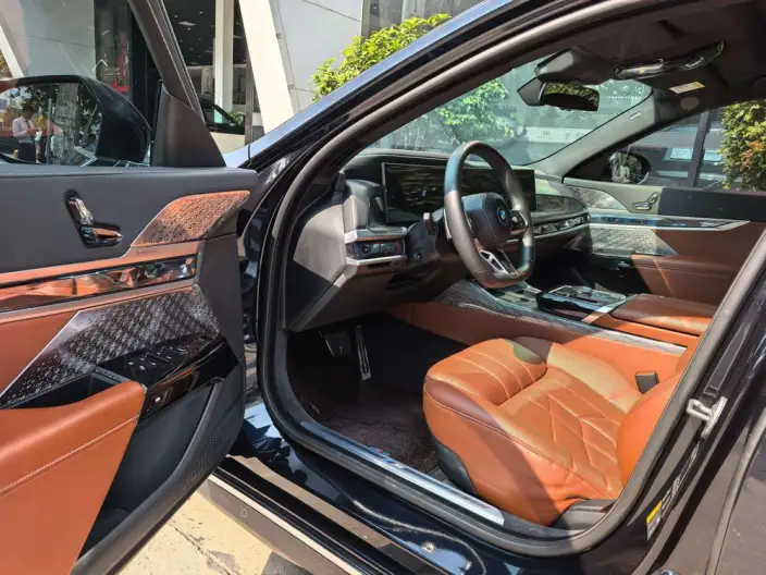 BMW i7 2023 Model eDrive50L Exclusive Model M Sports Set – фото 7