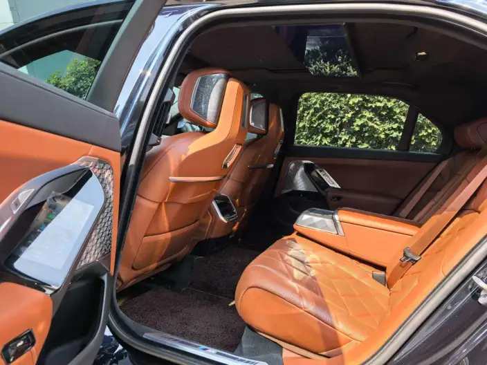 BMW i7 2023 Model eDrive50L Exclusive Model M Sports Set – фото 8