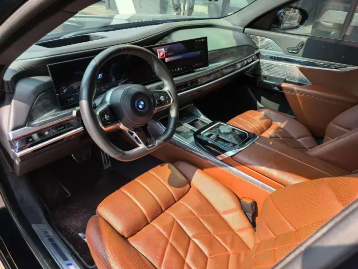 BMW i7 2023 Model eDrive50L Exclusive Model M Sports Set – фото 10