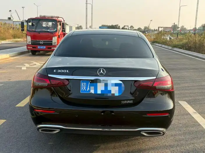 Mercedes-Benz E-Class 2023 Model E 300 L Fashion Model sedan – фото 5