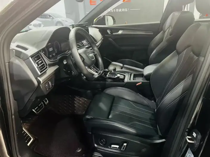 Audi Q5L 2025 Model quattro 45th Anniversary Collector Edition Edition 40TFSI Luxury Dynamic Model – фото 8
