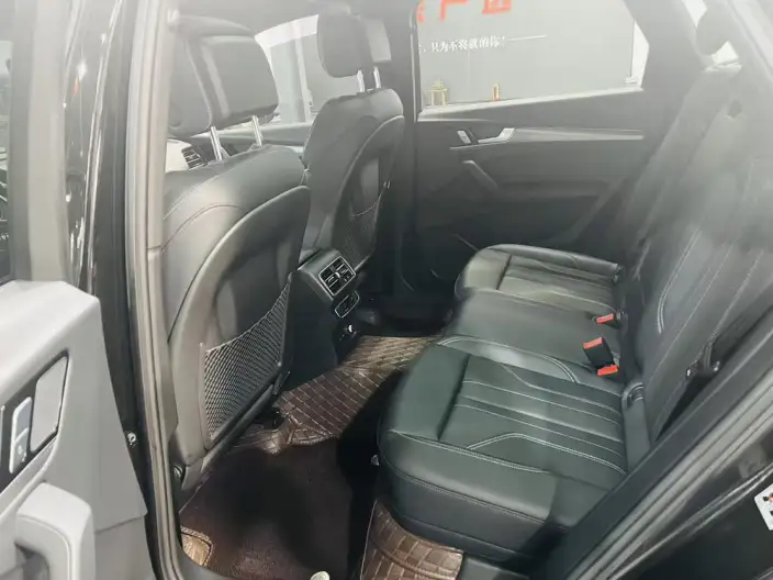 Audi Q5L 2025 Model quattro 45th Anniversary Collector Edition Edition 40TFSI Luxury Dynamic Model – фото 9