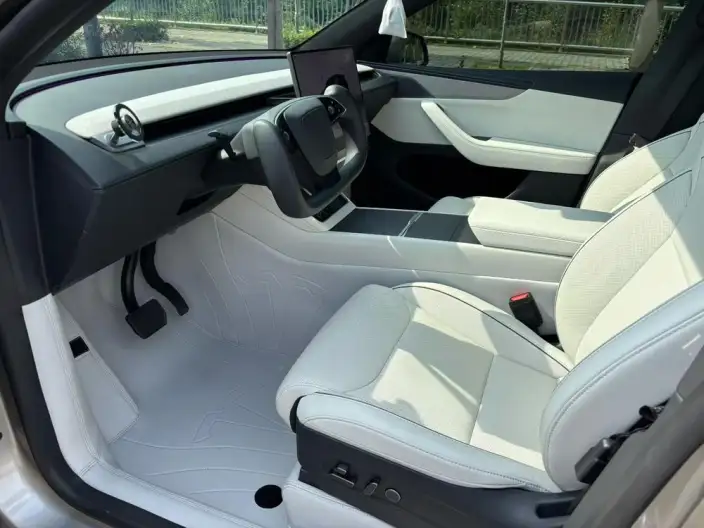 Model Y L 2026 Model Standard Edition – фото 8