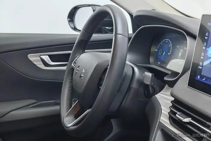 Hongqi E-QM5 2023 Model 620KM PLUS Edition – фото 9
