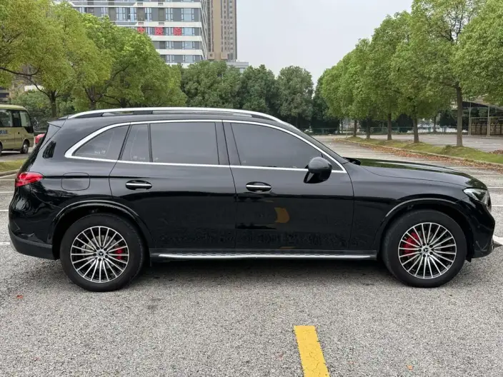 Mercedes-Benz GLC 2023 Model Facelift GLC 260 L 4MATIC Luxury Model 5 seat – фото 8