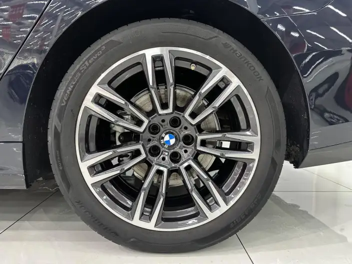 BMW 5 Series 2024 Model 525Li M Sports Set – фото 6