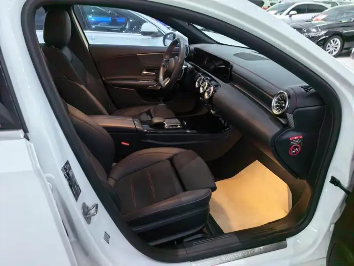 Mercedes-Benz A-class 2024 Model A 200 L Fashion Edition – фото 10