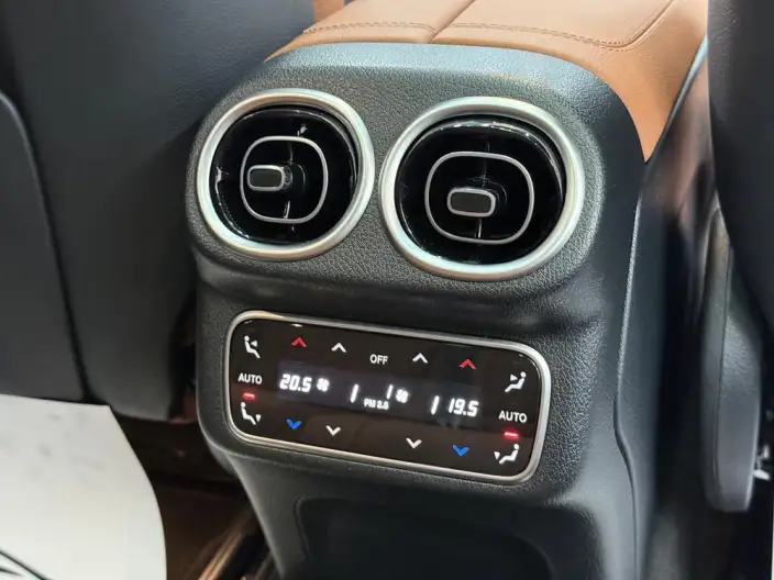 Mercedes-Benz GLC 2024 Model GLC 260 L 4MATIC Dynamic Model 5 seat – фото 8