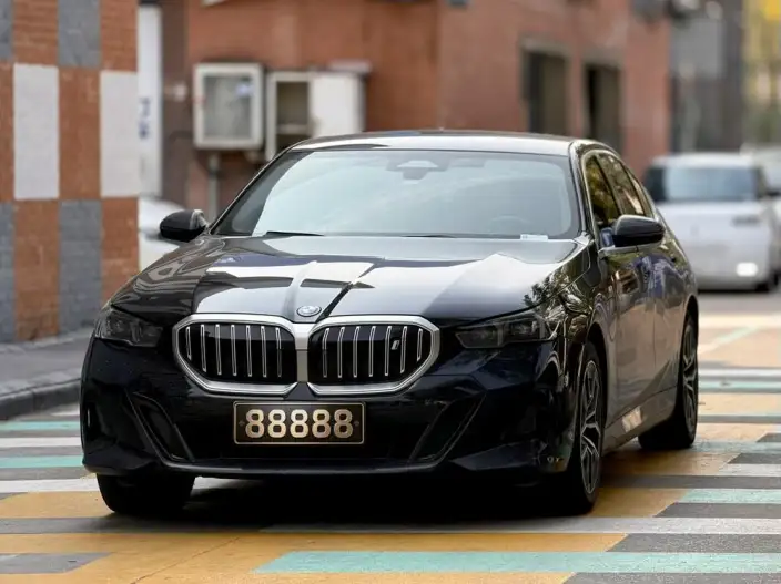 BMW i5 2024 Model eDrive35L Exclusive Model M Sports Set – фото 1