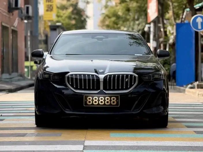 BMW i5 2024 Model eDrive35L Exclusive Model M Sports Set – фото 2
