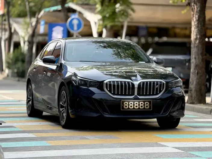 BMW i5 2024 Model eDrive35L Exclusive Model M Sports Set – фото 3