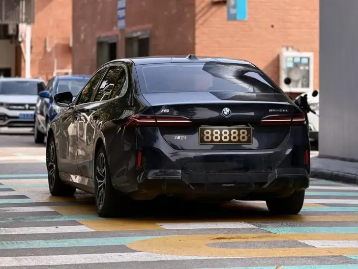 BMW i5 2024 Model eDrive35L Exclusive Model M Sports Set – фото 4