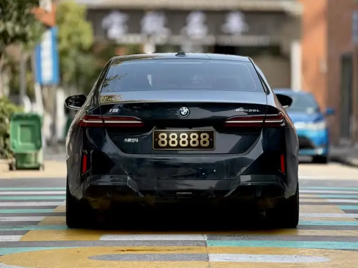BMW i5 2024 Model eDrive35L Exclusive Model M Sports Set – фото 5