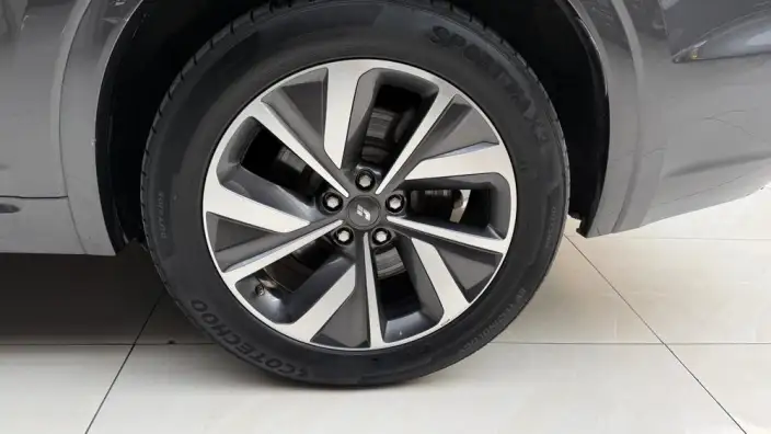 Li Auto ONE 2021 Model Extended Range 6 seat Edition – фото 5