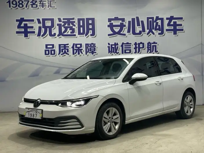 Volkswagen Golf 2021 Model 200TSI DSG – фото 1