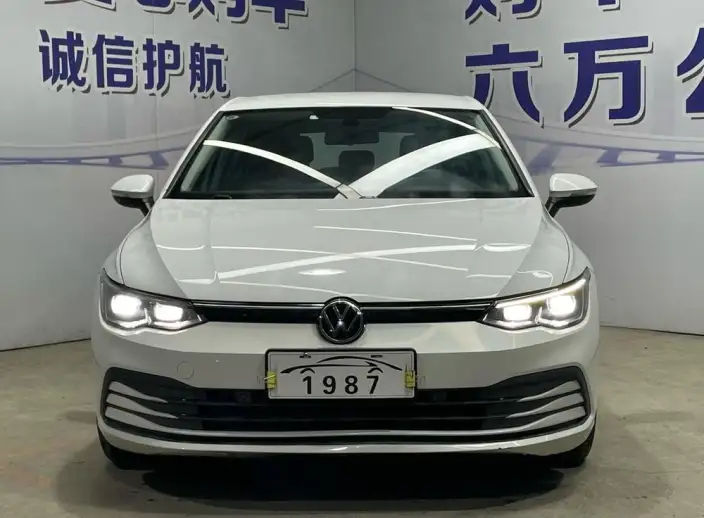 Volkswagen Golf 2021 Model 200TSI DSG – фото 2