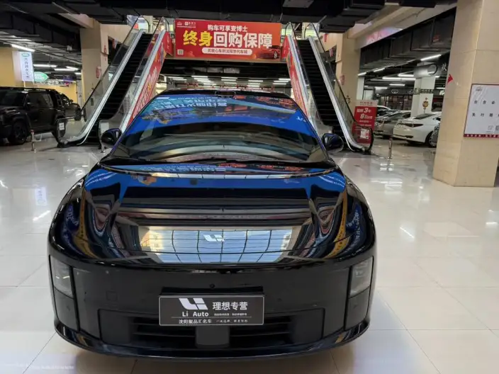 Li Auto i6 2025 Model 4WD Standard Edition