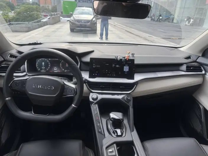 Lynk & Co 06 EM-P 2021 Model 84KM Battery Life Edition Pro – фото 9
