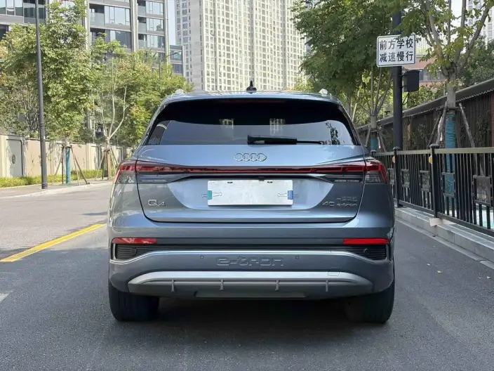Audi Q4 e-tron 2024 Model 40 e-tron Genesis Edition