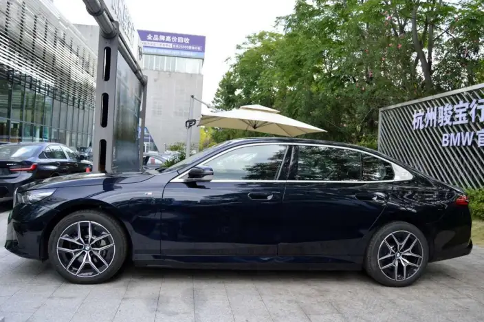 BMW i5 2025 Model eDrive35L M Sports Set – фото 3