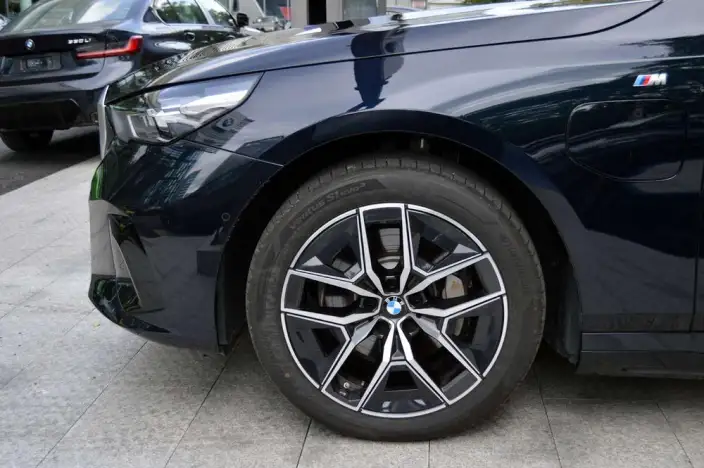 BMW i5 2025 Model eDrive35L M Sports Set – фото 8