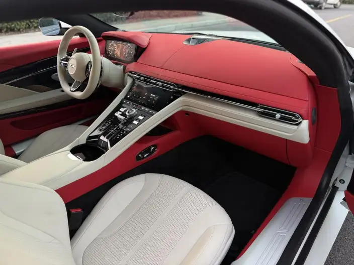Aston Martin DB12 2024 Model 4.0T V8 Coupe – фото 5