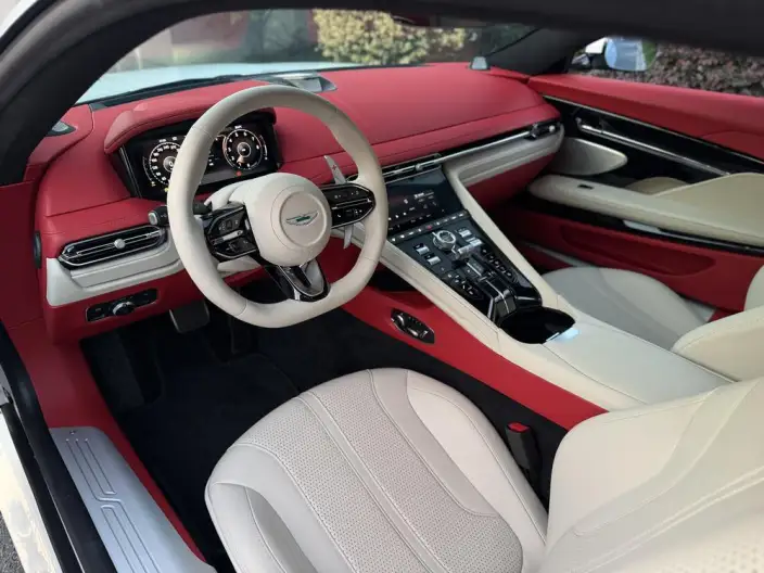 Aston Martin DB12 2024 Model 4.0T V8 Coupe – фото 7