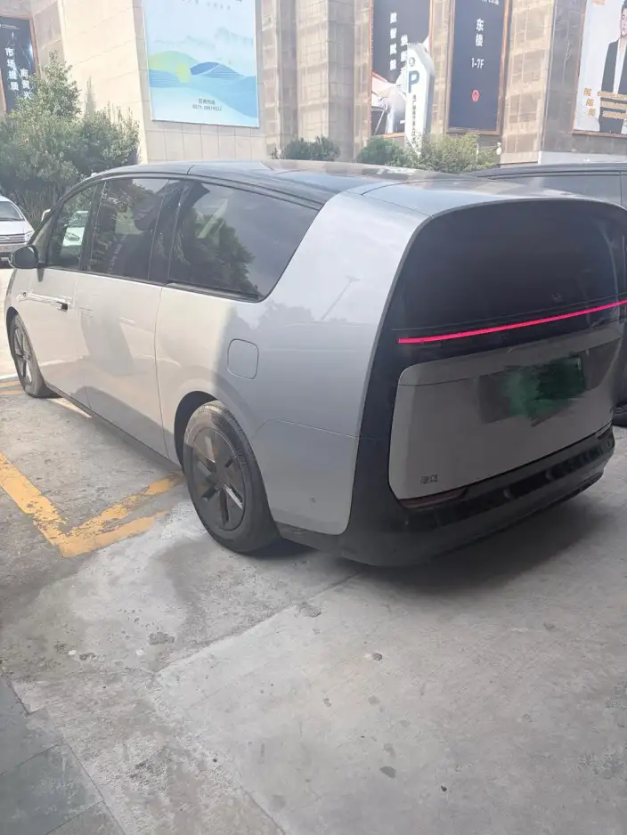 Li Auto MEGA 2024 Model Ultra Edition