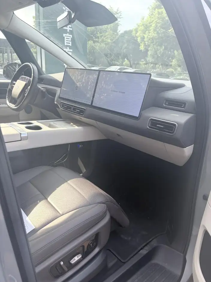 Li Auto MEGA 2024 Model Ultra Edition – фото 6